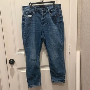 Judy Blue Mid-Wash Cropped Jeans